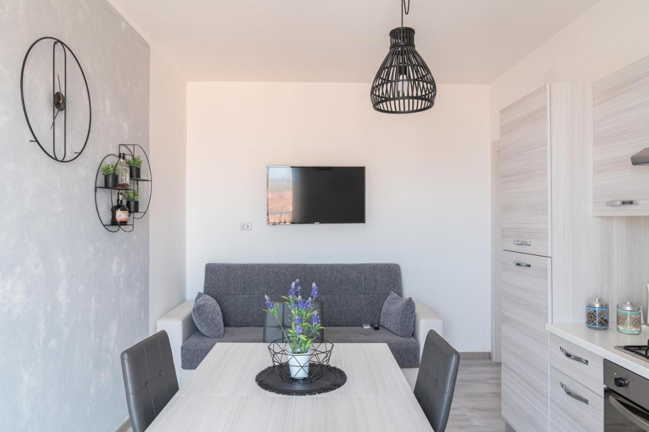Almi - Guest Apartment Porto Torres Buitenkant foto